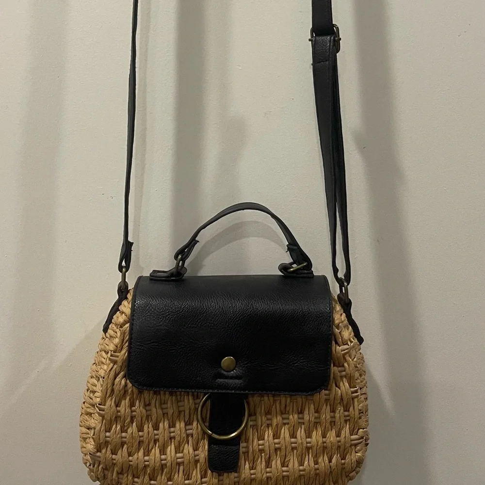 Matisse Beach Harbor Elegant Black and Tan Woven Crossbody Bag - Picture 2 of 8